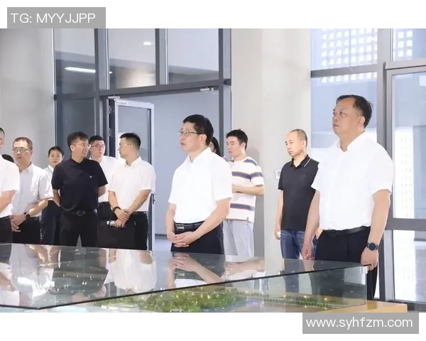 张帆的成长之路:从普通学生到行业领军人物的奋斗故事 张帆的成长之路:从普通学生到行业领军人物的奋斗故事